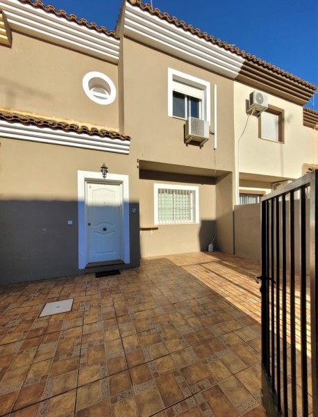 Single-family semi-detached for sale in Calle la Granja, 10, Fuente de Piedra