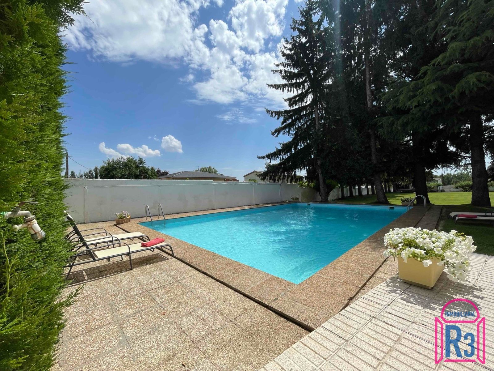 Swimming pool of House or chalet for sale in Valverde de la Virgen  with Heating, Swimming Pool and Furnished