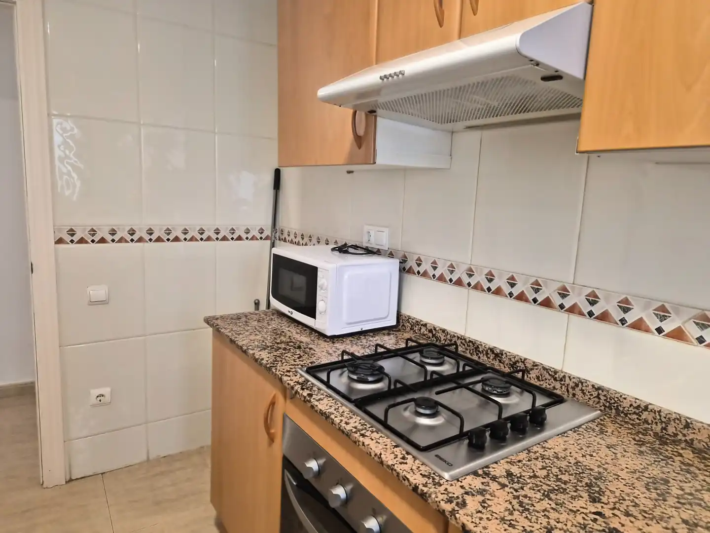 Cocina de Piso en venta en Roda de Berà con Terraza, Horno y Balcón