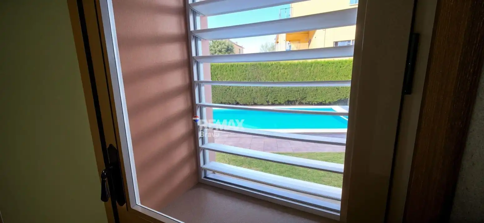 Piscina de Casa adosada en venta en Celrà con Aire acondicionado, Jardín privado y Terraza