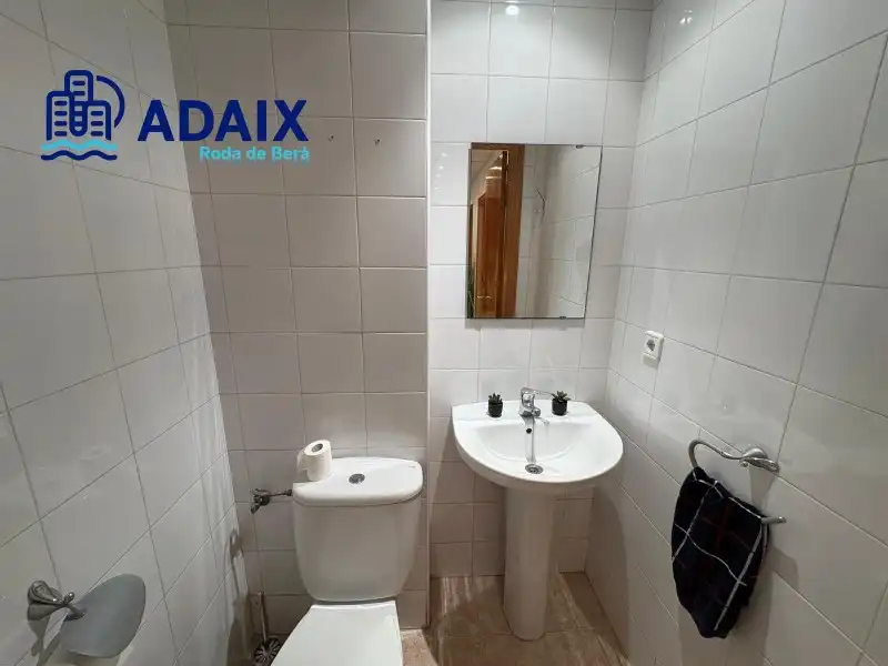 Bathroom of Commercial properties for rent in Roda de Berà  with Air Conditioner