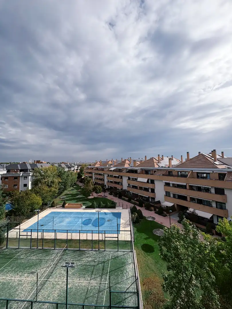 Vista exterior de Oficina de lloguer en Europolis