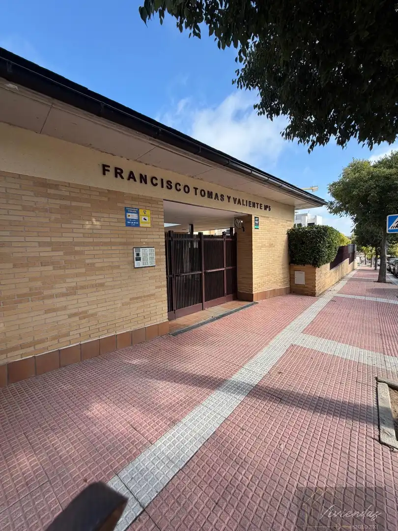 Penthouse with pool to rent in FRANCISCO TOMAS Y VALIENTE