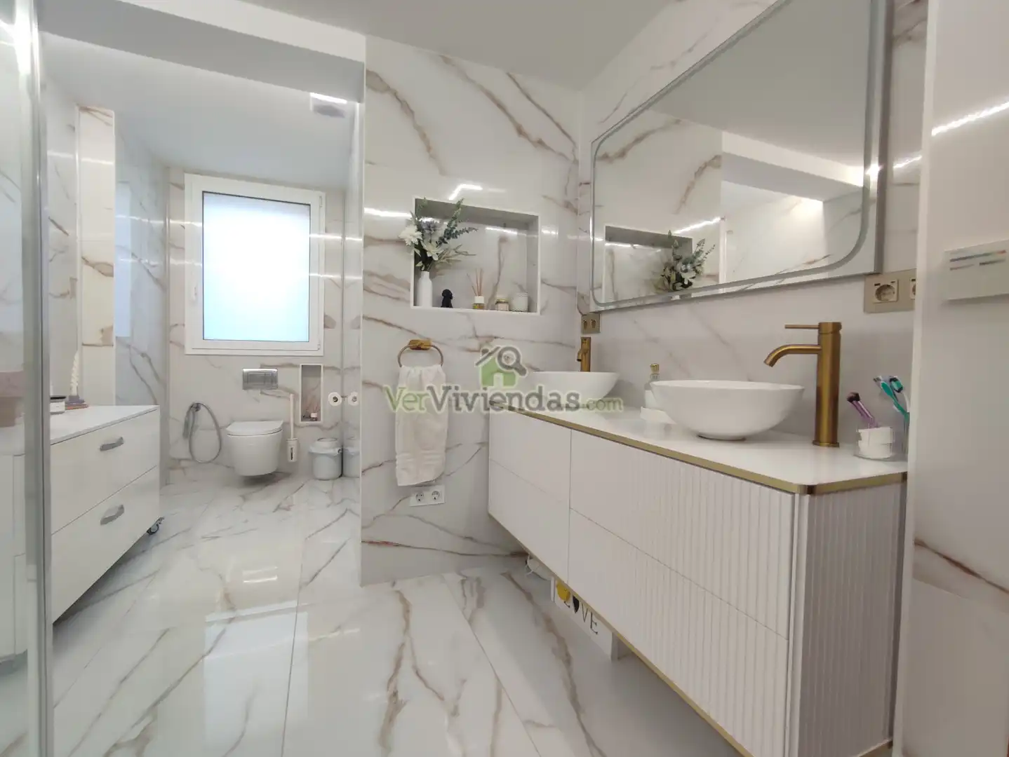 Bathroom of Houses for sale in Vallirana, Barcelona
