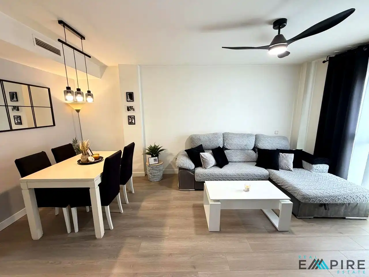 Sala de estar de Piso en venta en El Viso de San Juan con Aire acondicionado, Calefacción y Amueblado