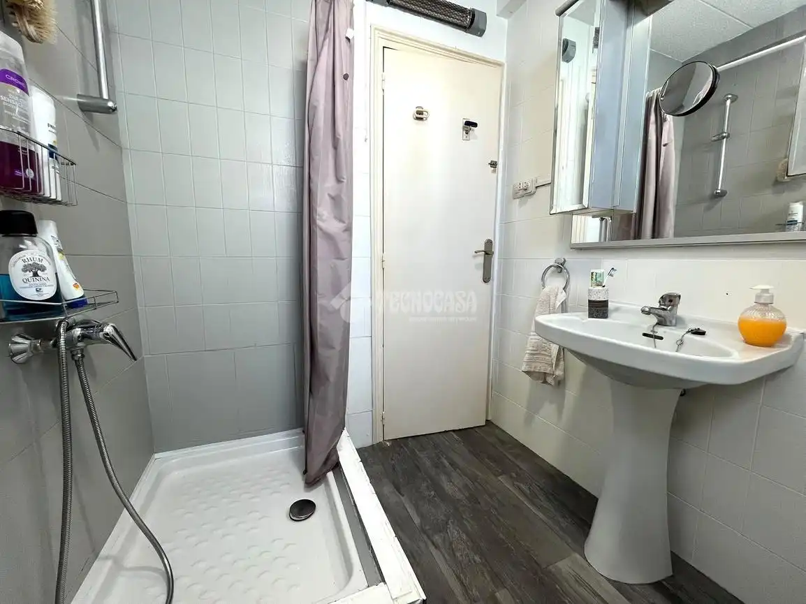 Baño de Piso en venta en L'Hospitalet de Llobregat con Terraza