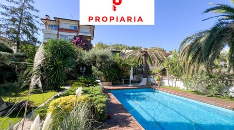 CASA CON TERRENO Y PISCINA