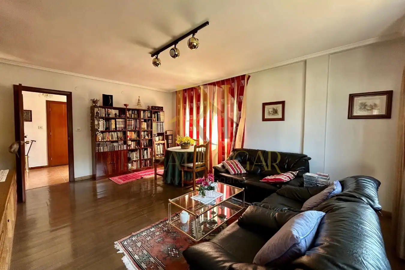 Sala d'estar de Casa o xalet en venda en Torre del Bierzo amb Terrassa i Moblat