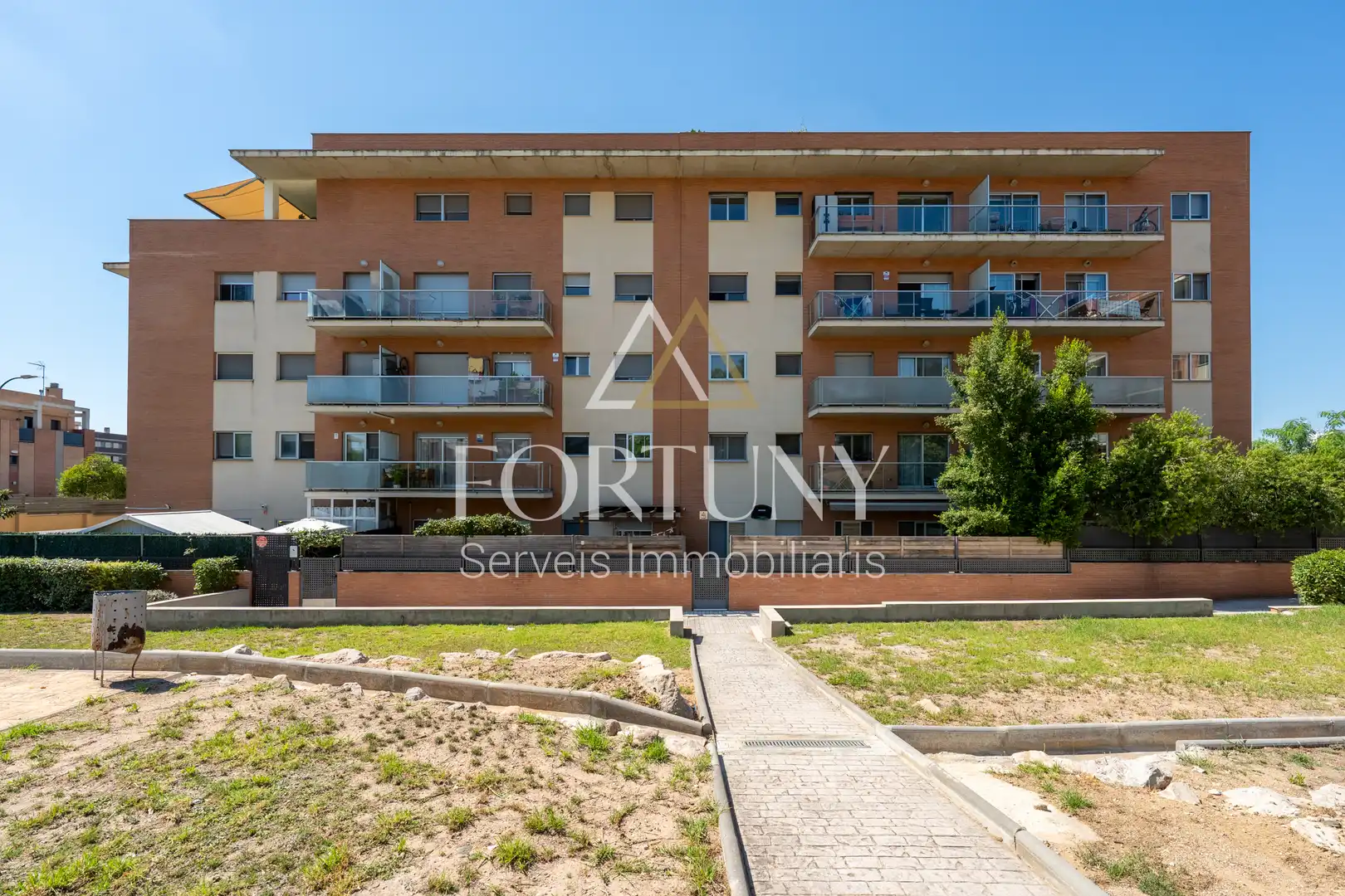 Exterior view of Flat for sale in Reus  with Air Conditioner, Swimming Pool and Balcony