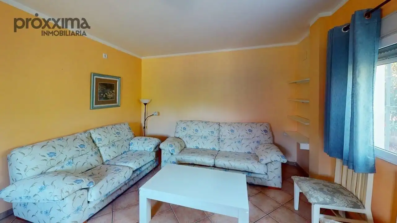 Sala d'estar de Casa o xalet en venda en La Rinconada amb Jardí privat, Terrassa i Traster