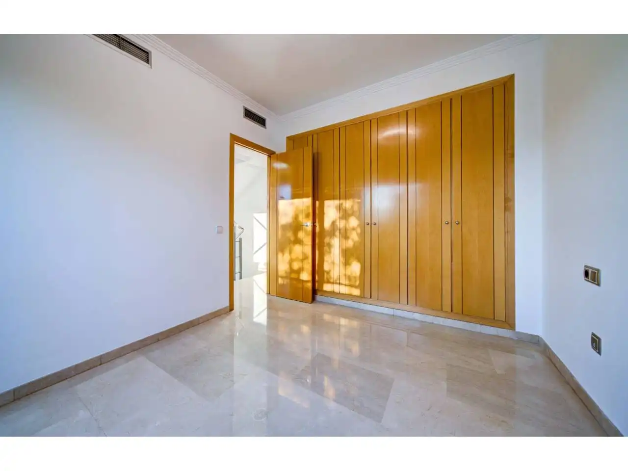 Habitación de Casa adosada en venta en Valencia con Aire acondicionado, Calefacción y Terraza