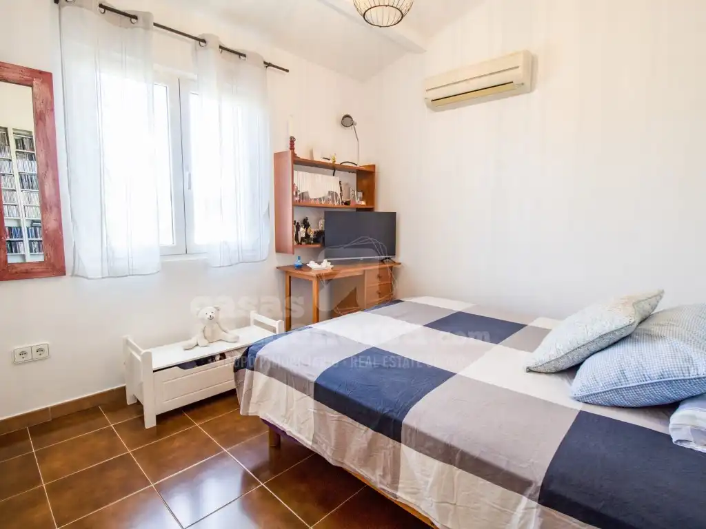 Habitación de Finca rústica en venta en Es Castell con Aire acondicionado, Jardín privado y Piscina