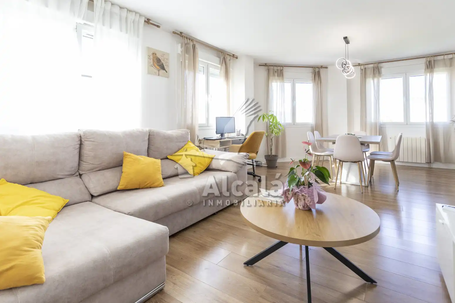 Sala de estar de Piso en venta en Alcalá de Henares con Aire acondicionado, Calefacción y Trastero