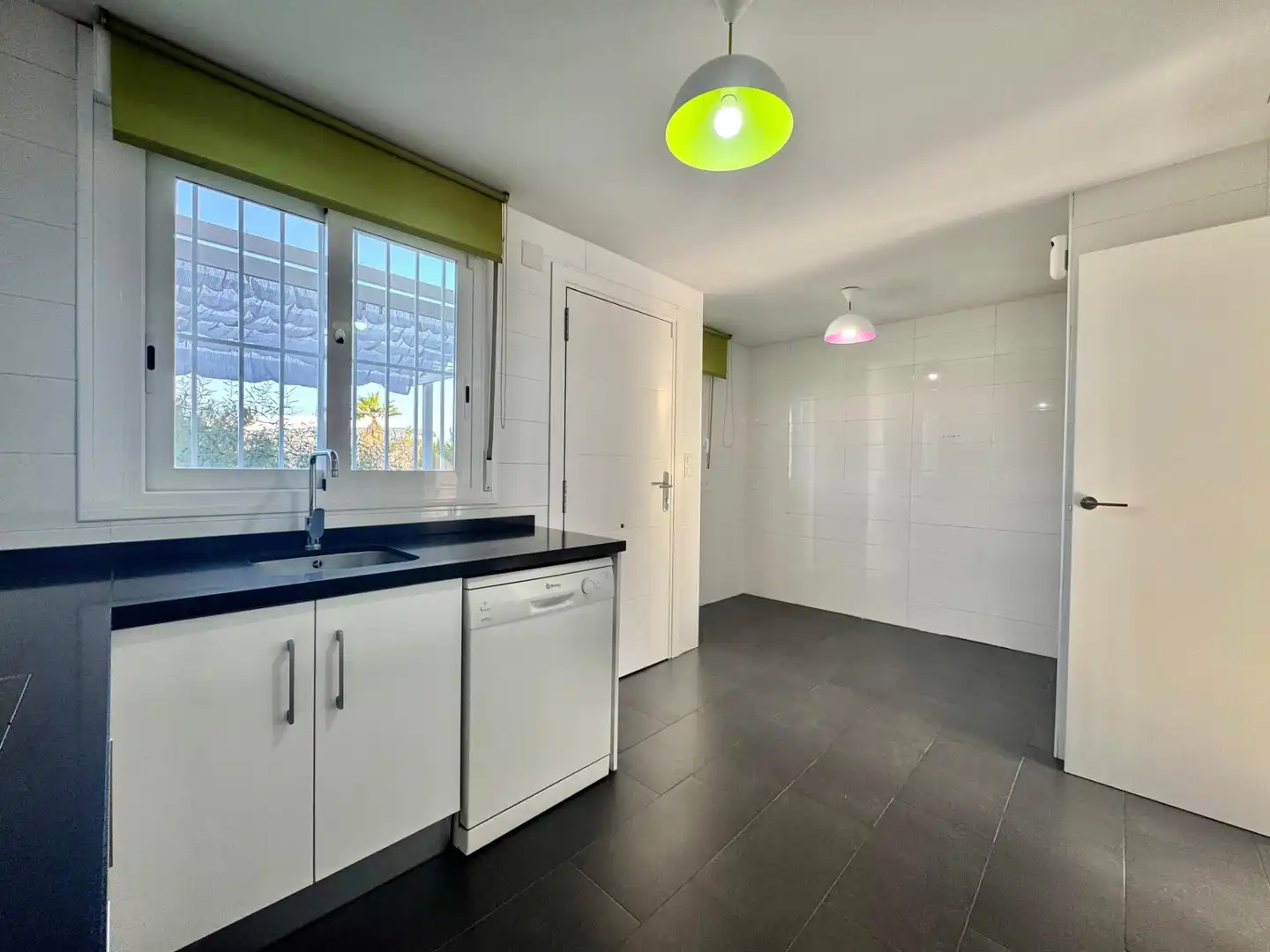 Cocina de Casa adosada en venta en Torrevieja con Jardín privado, Terraza y Balcón
