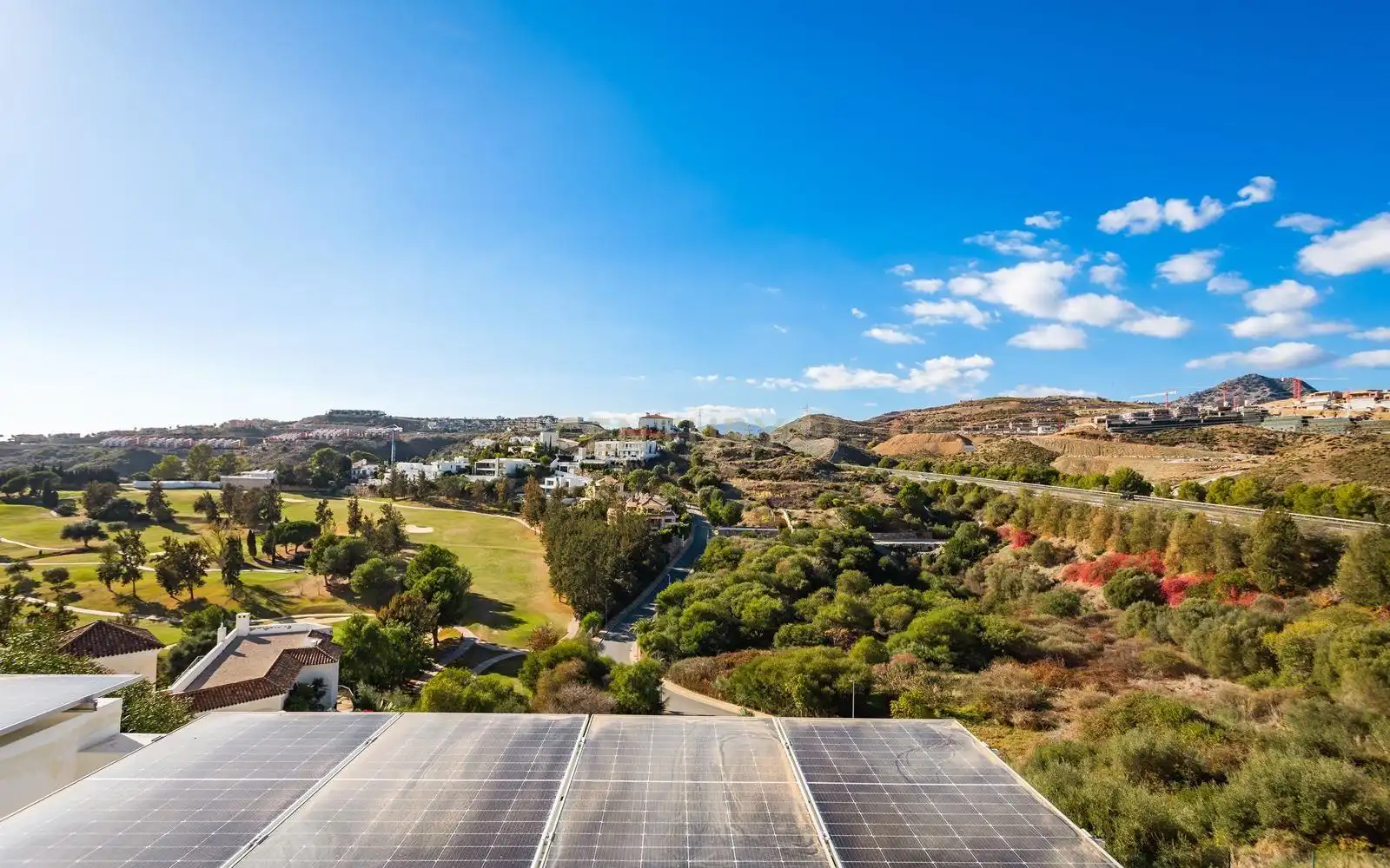 Vista exterior de Casa o chalet en venta en Benahavís con Aire acondicionado, Trastero y Piscina