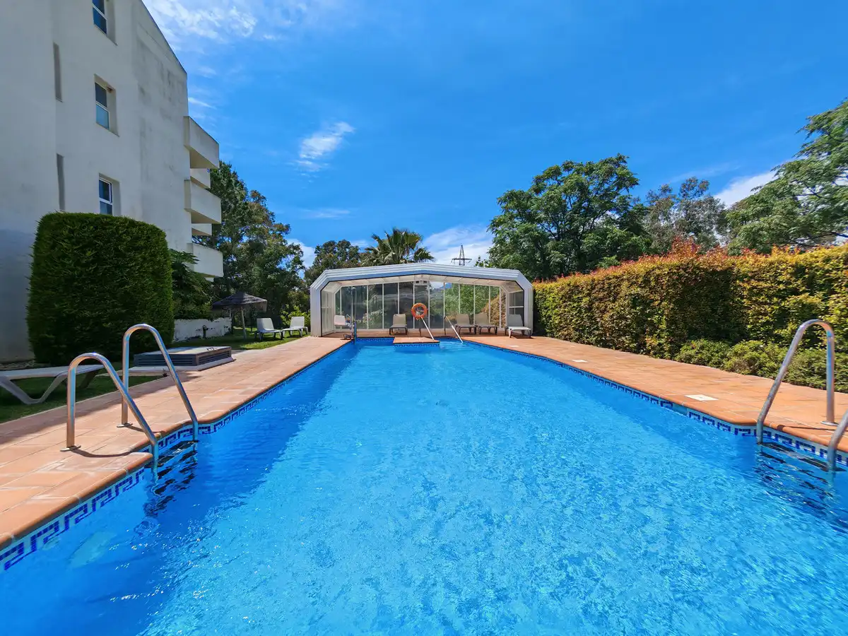 Piscina de Apartament en venda en Marbella amb Aire condicionat, Terrassa i Internet