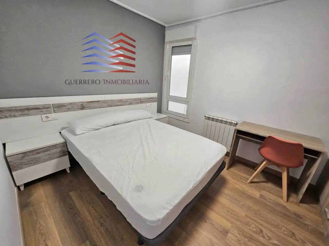 Schlafzimmer von Wohnungen zur Miete in Ourense Capital  mit Heizung, Parkett und Möbliert