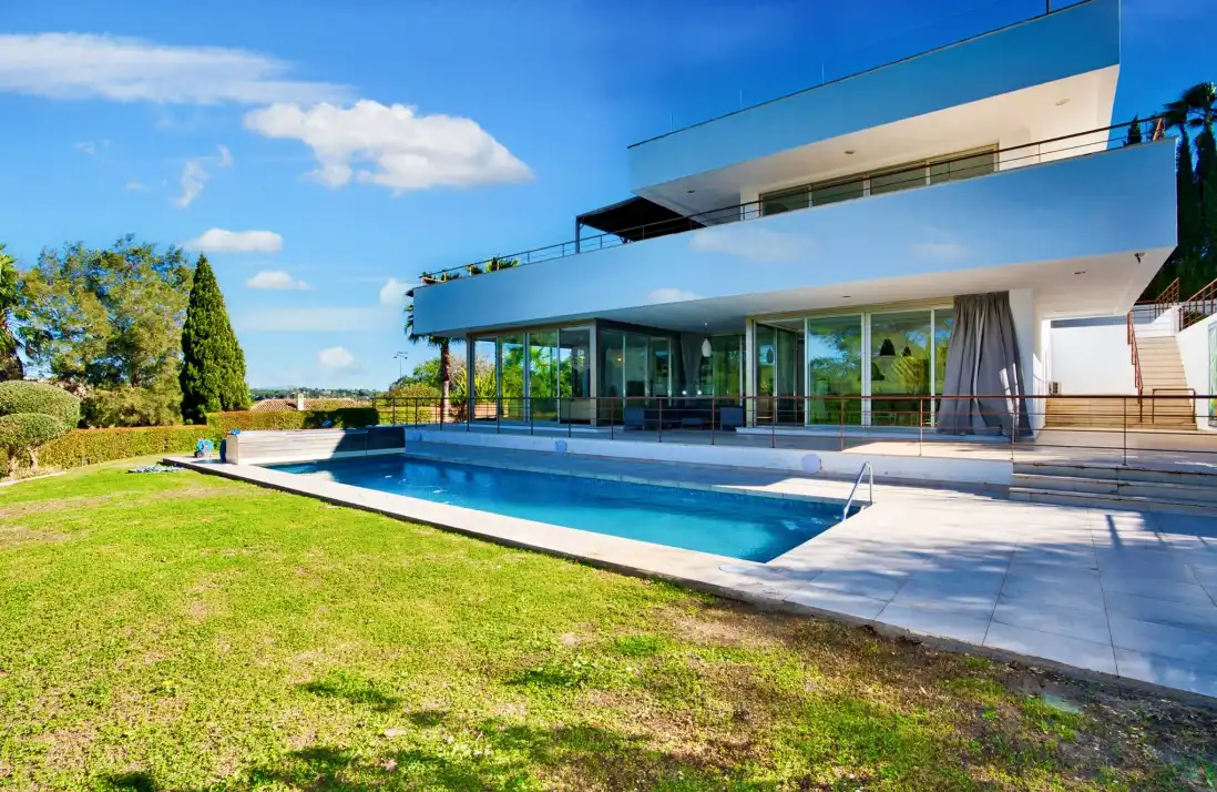 Casa amb piscina en venda a Puerto de Sotogrande - La Marina