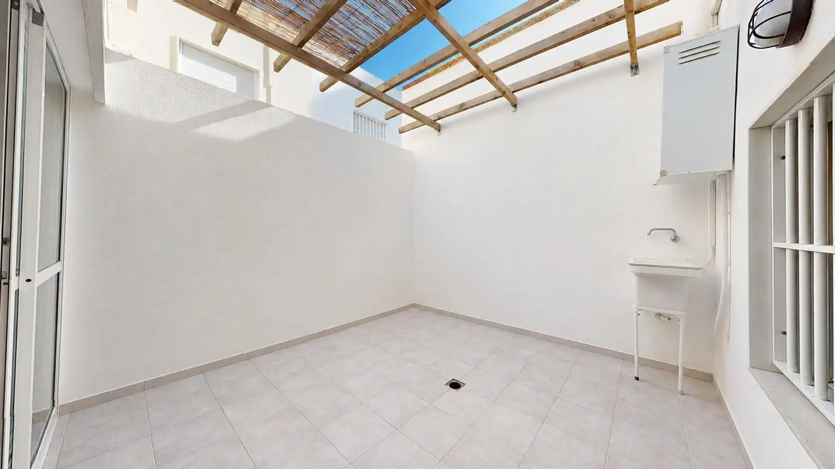 Terrassa de Casa o xalet en venda en Roquetas de Mar amb Aire condicionat, Jardí privat i Terrassa