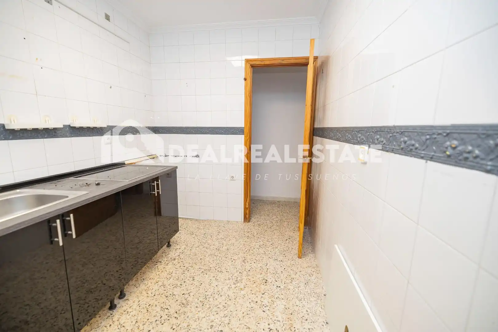 Cuina de Pis en venda en La Rinconada amb Aire condicionat, Terrassa i Balcó
