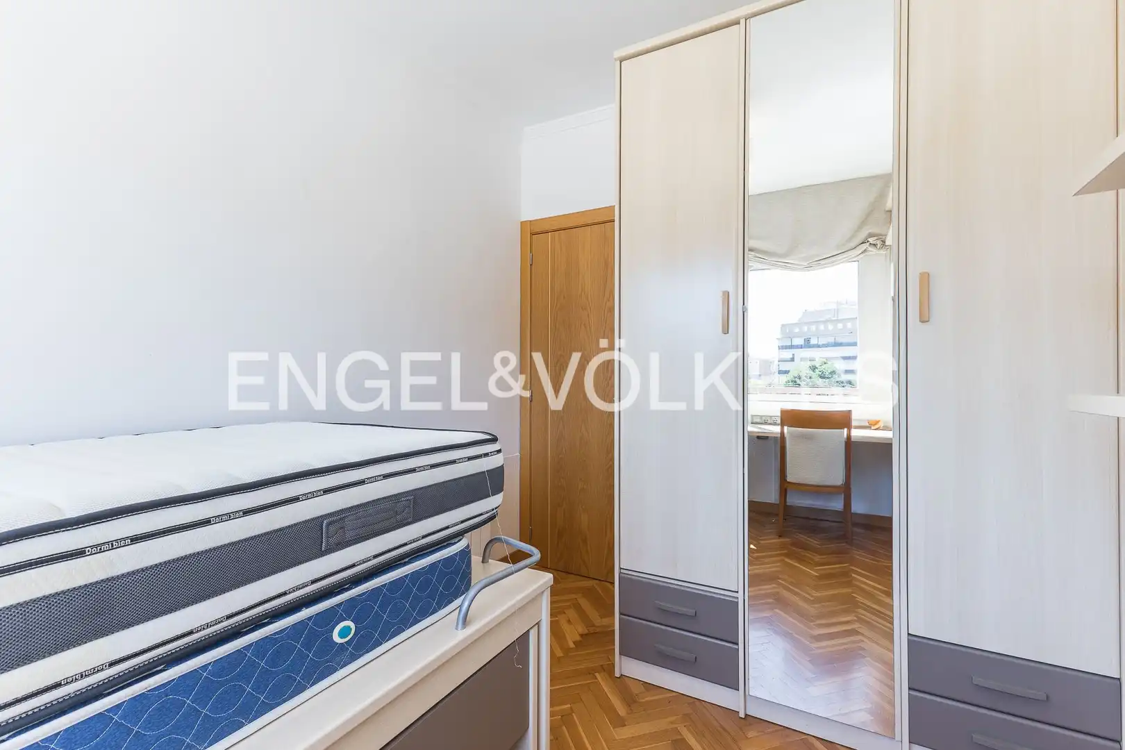 Habitación de Piso en venta en Barcelona con Aire acondicionado, Calefacción y Piscina
