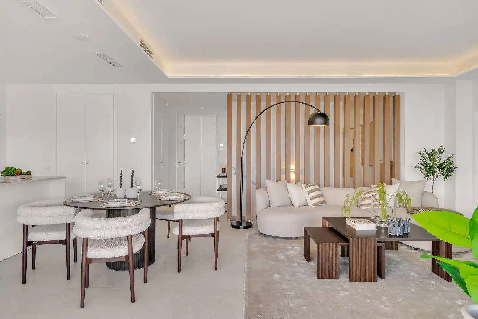 Living room of Ground floor for sale in Marbella  with Air Conditioner, Private garden and Terrace