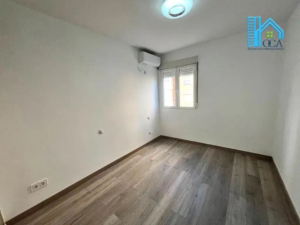 Bedroom of Flat for sale in Madrid  with Air Conditioner