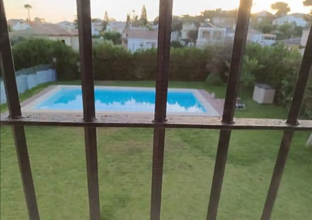 Villa con terrazza in vendita a Cerros de Montequinto