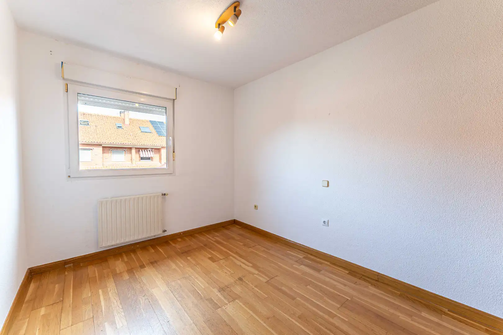 Habitación de Casa adosada en venta en Las Rozas de Madrid con Calefacción, Jardín privado y Parquet