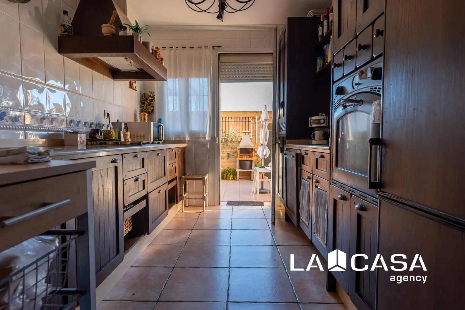 Cuina de Casa adosada en venda en Dos Hermanas amb Aire condicionat i Terrassa