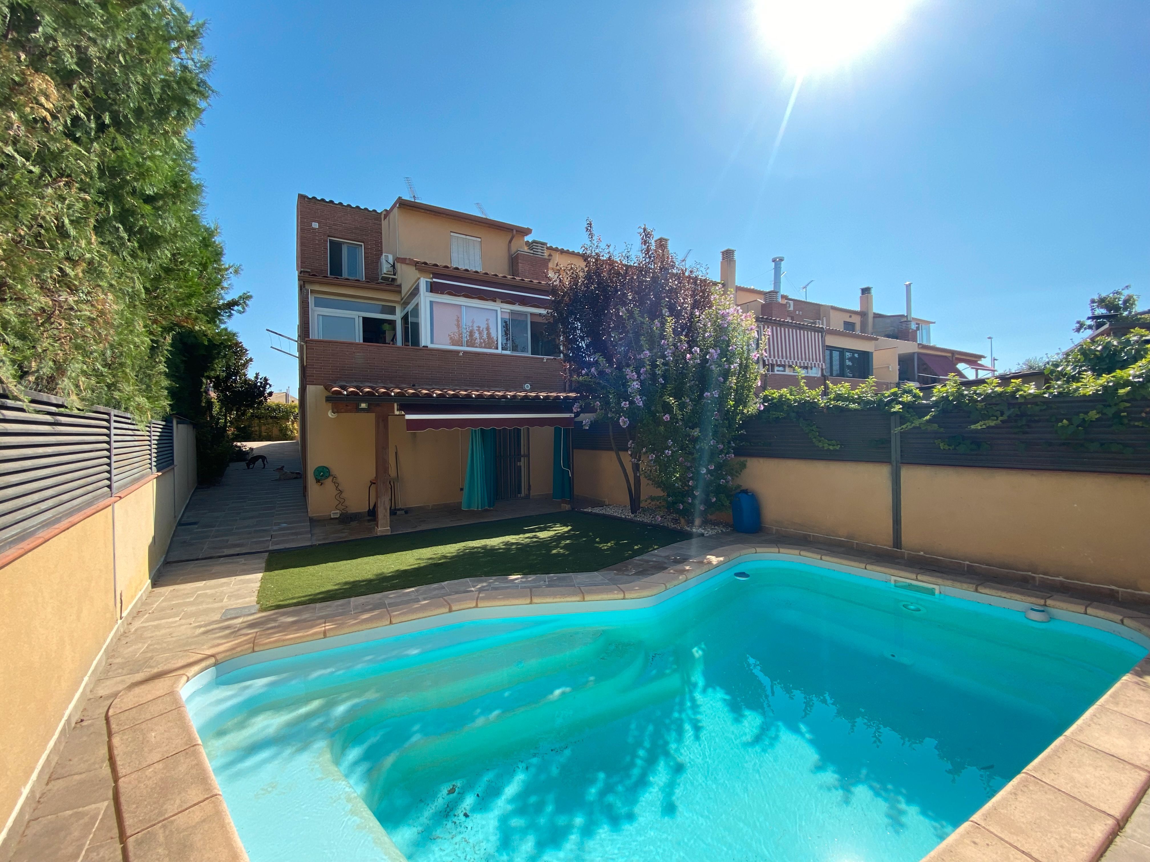 Exterior view of Single-family semi-detached for sale in Golmés  with Private garden, Terrace and Storage room