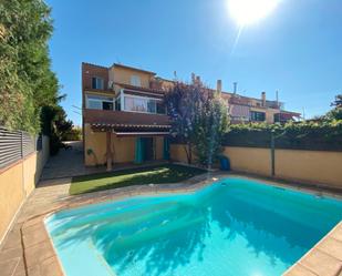 Vista exterior de Casa adosada en venda en Golmés amb Terrassa i Piscina