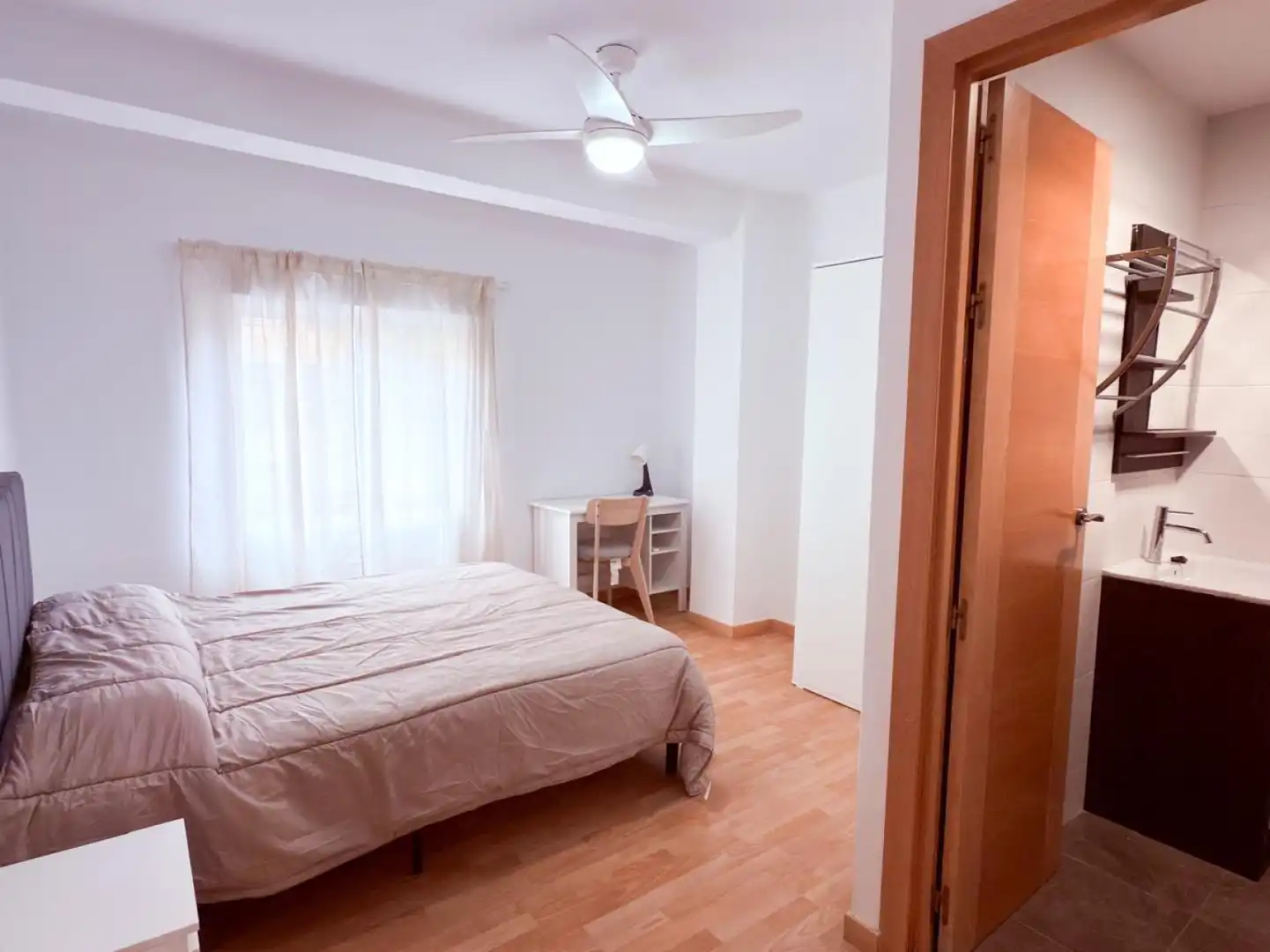 Habitación de Piso de alquiler en Valencia con Aire acondicionado, Calefacción y Parquet