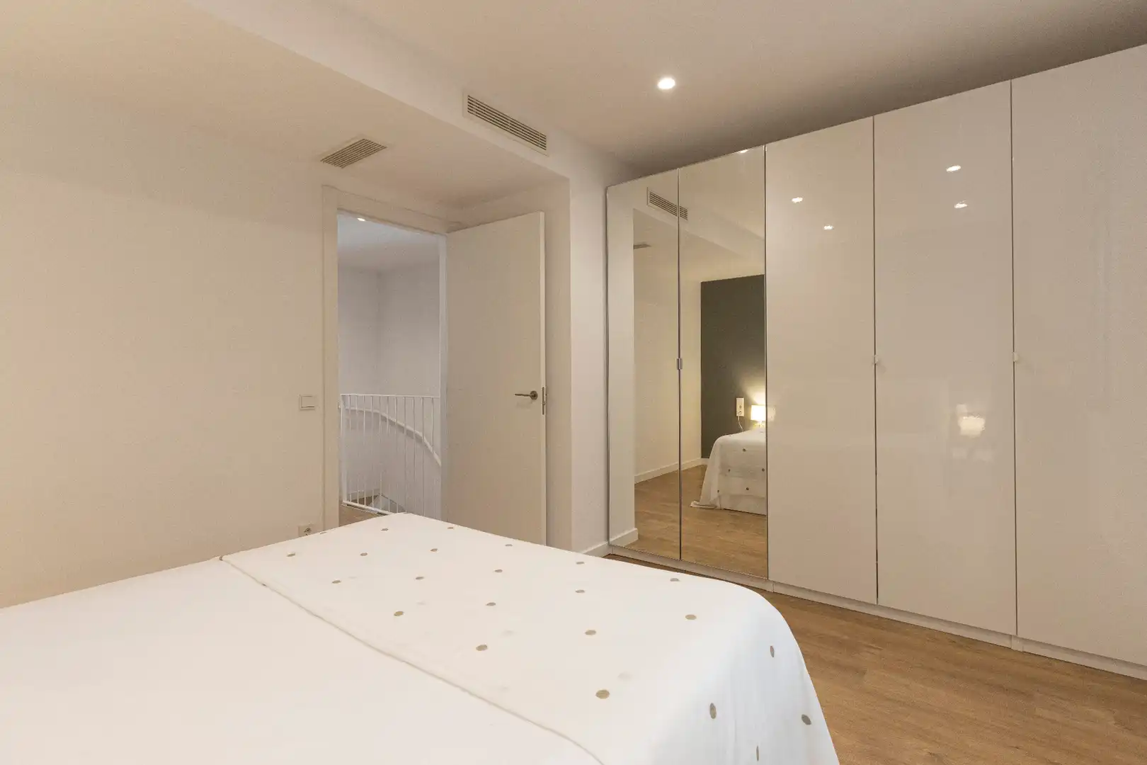 Bedroom of Duplexes for sale in Barcelona  with Air Conditioner, Heating and Parquet flooring