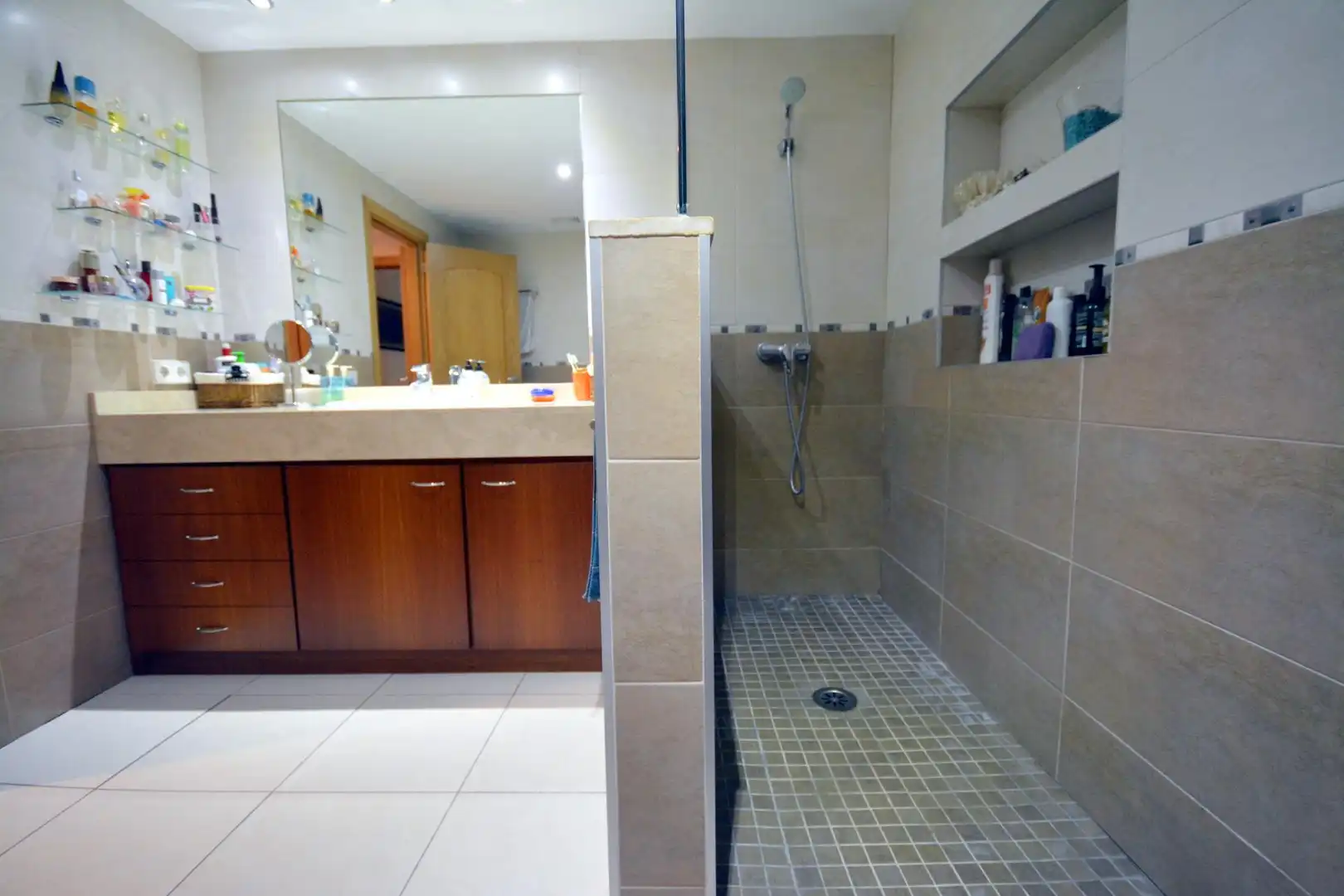 Bany de Pis en venda en Santa María del Camí amb Calefacció, Jardí privat i Terrassa