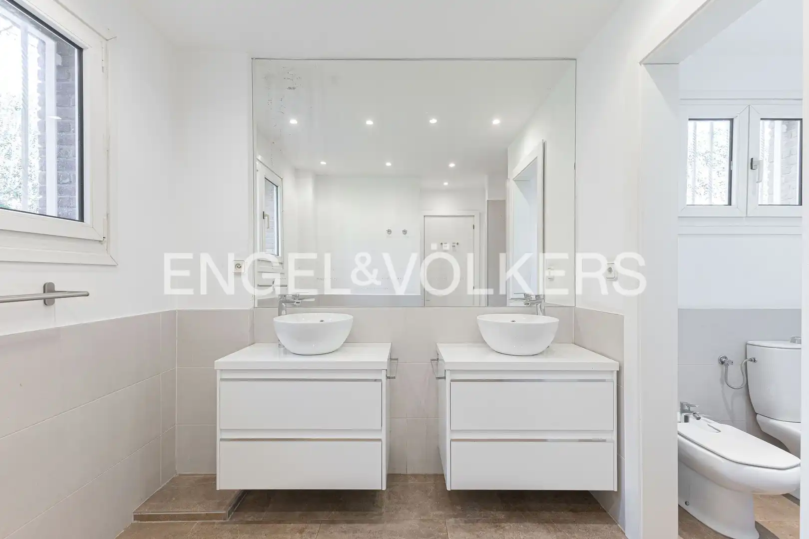 Baño de Casa o chalet de alquiler en Barcelona con Aire acondicionado, Calefacción y Jardín privado