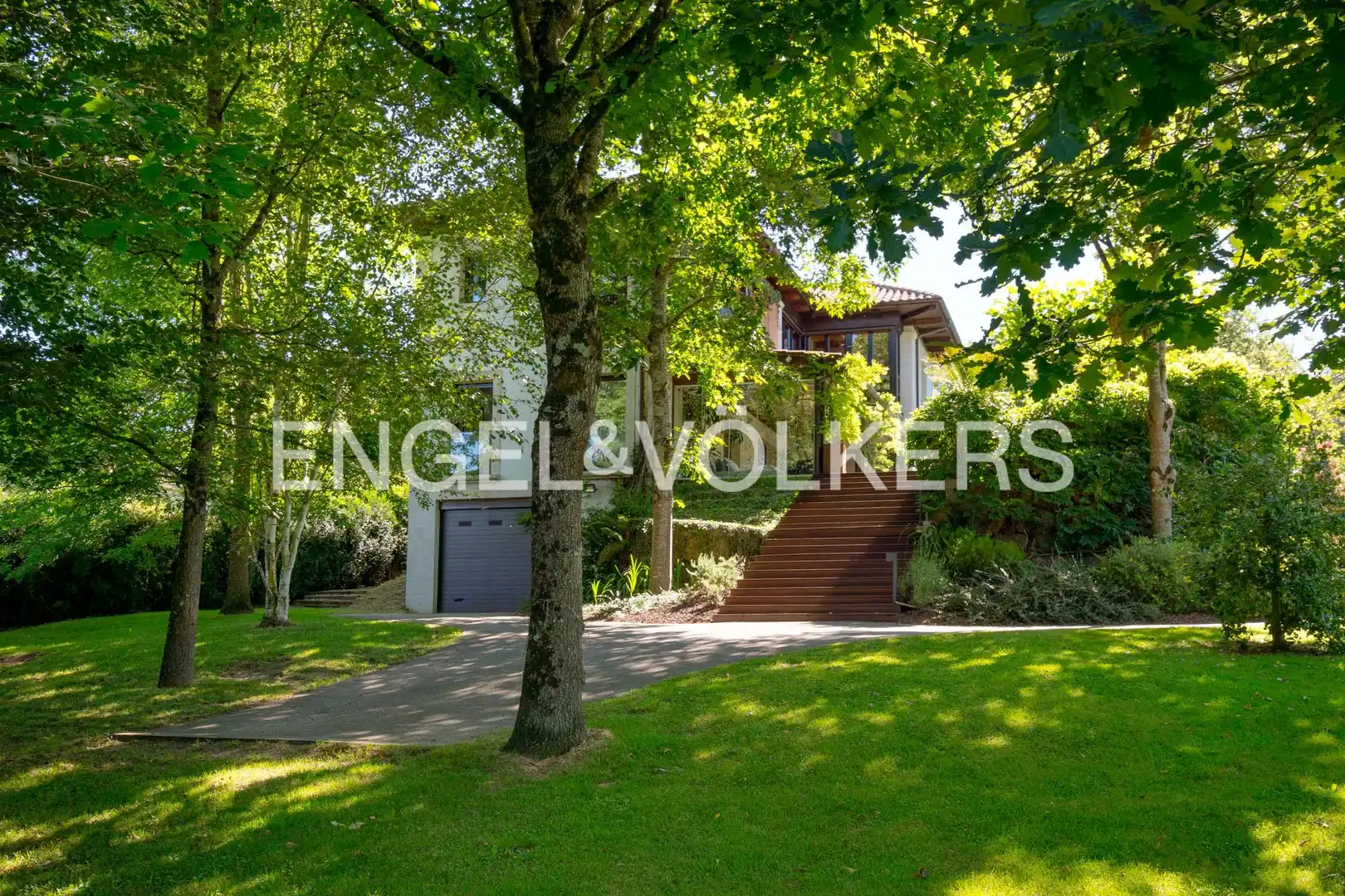 Vista exterior de Casa o chalet en venta en Nava con Calefacción, Jardín privado y Parquet