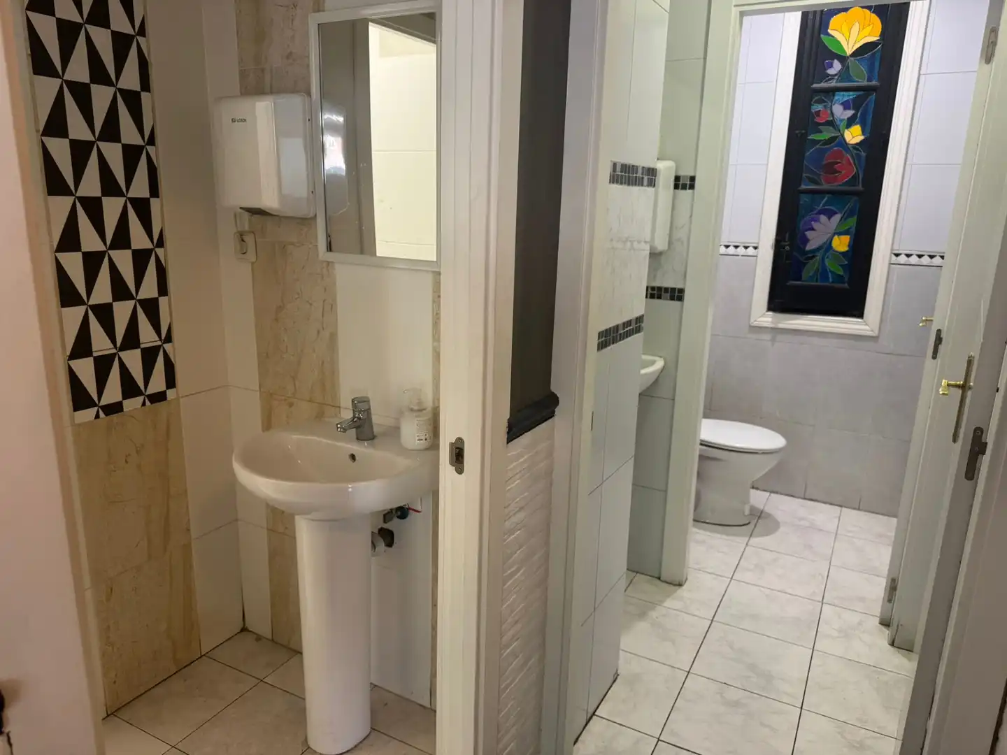 Baño de Local en traspaso en Madrid con Aire acondicionado, Calefacción y Amueblado