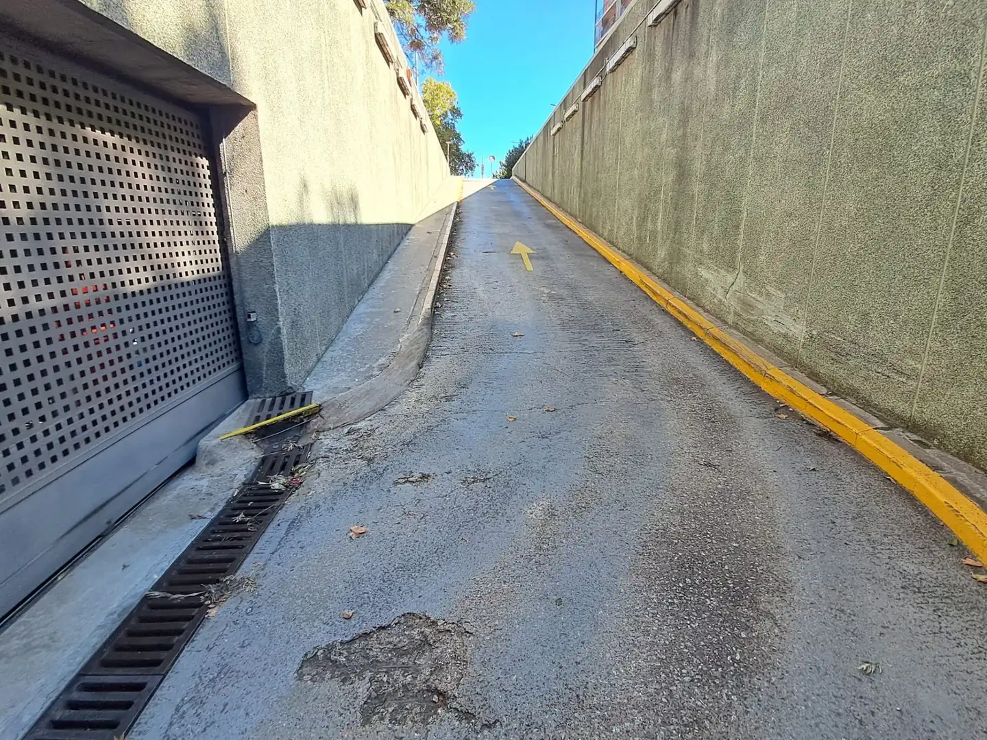 Außenansicht von Garage zum Verkauf in Santa Coloma de Gramenet