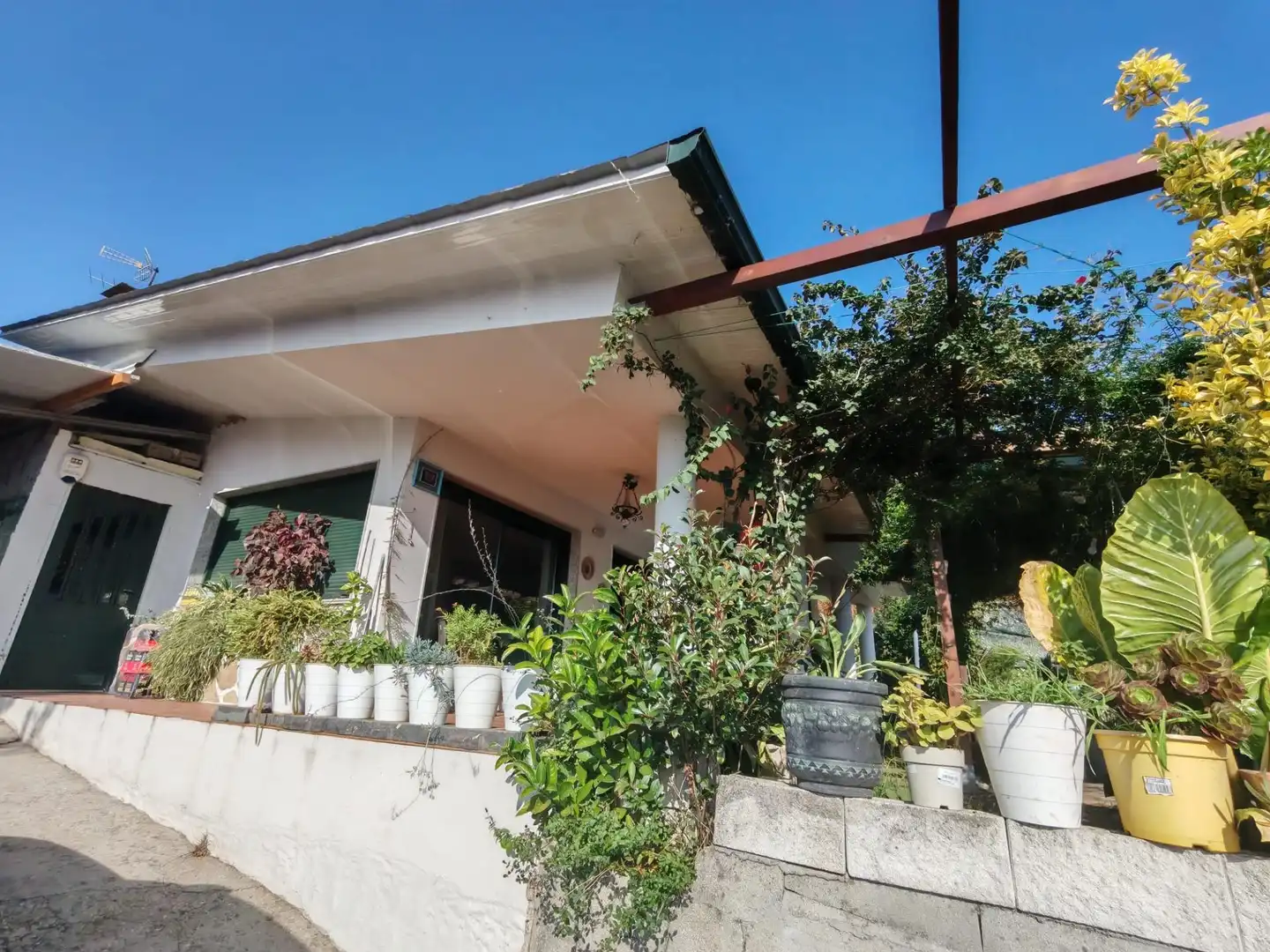 Vista exterior de Casa o xalet en venda en Mos amb Calefacció, Jardí privat i Traster