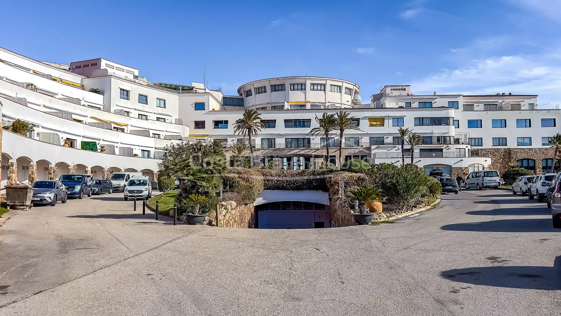 Außenansicht von Wohnungen zum Verkauf in Begur mit Terrasse, Schwimmbad und Ofen