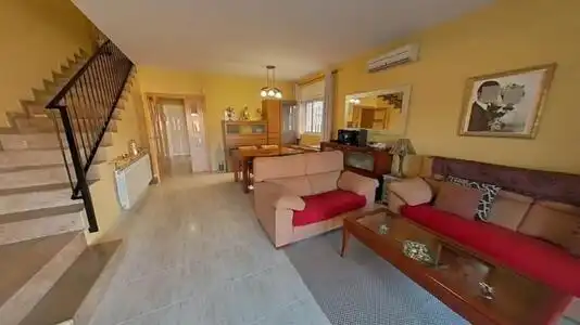 Sala de estar de Casa o chalet en venta en Santa Perpètua de Mogoda con Aire acondicionado, Calefacción y Jardín privado