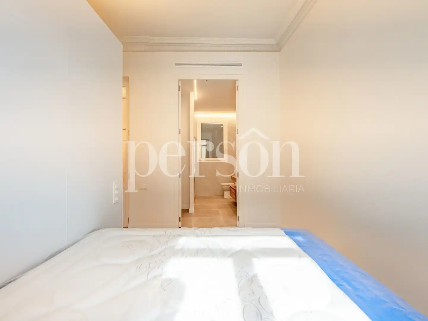 Bedroom of Flat for rent in Valencia  with Air Conditioner, Furnished and Balcony