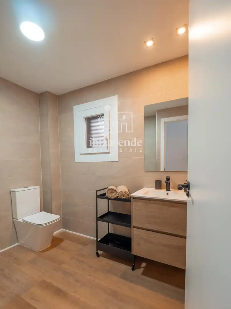 Badezimmer von Wohnung zur Miete in Santa Eulària des Riu mit Klimaanlage, Terrasse und Möbliert