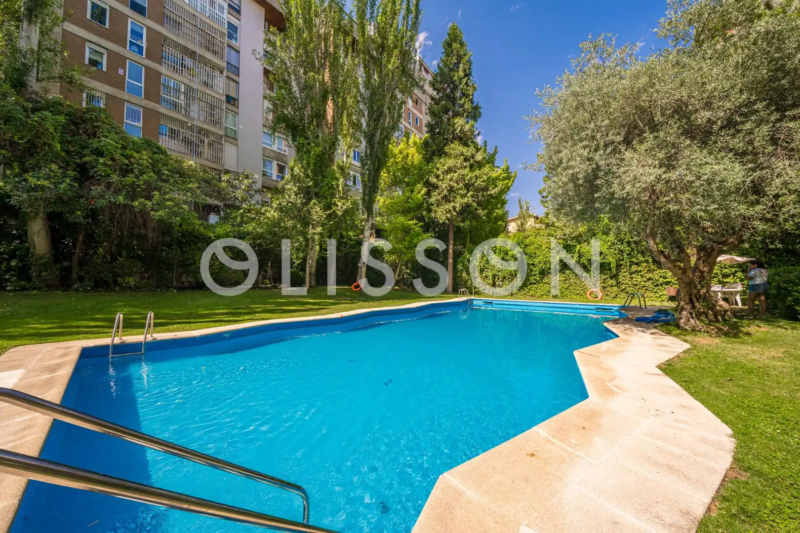 Piscina de Apartament en venda en Madrid amb Aire condicionat i Traster