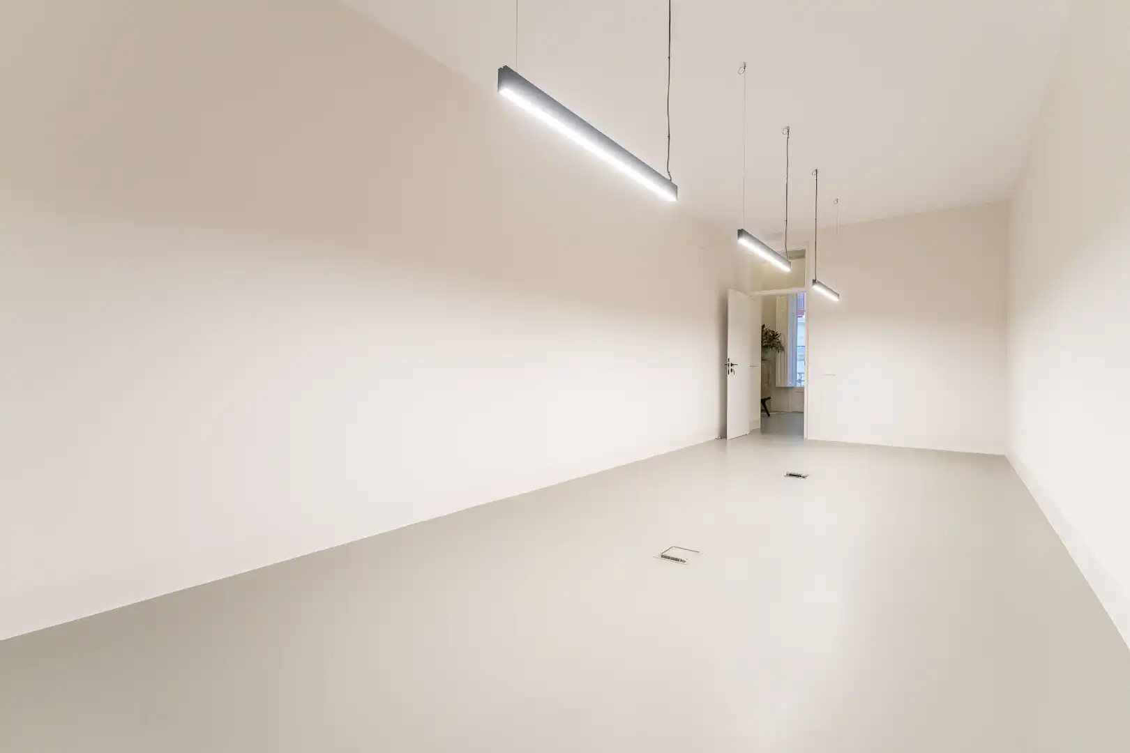 Büro zur Miete in Reus mit Klimaanlage, Heizung und Balkon