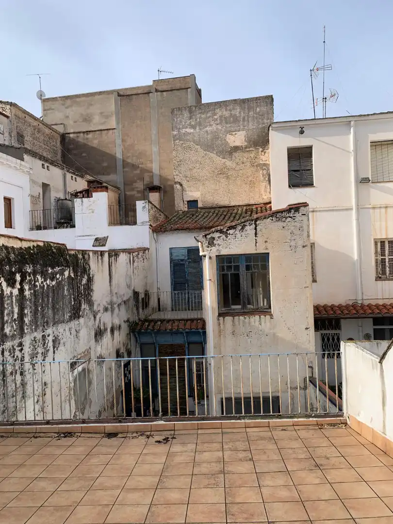 Außenansicht von Haus oder Chalet zum Verkauf in Canet de Mar mit Privatgarten, Terrasse und Balkon