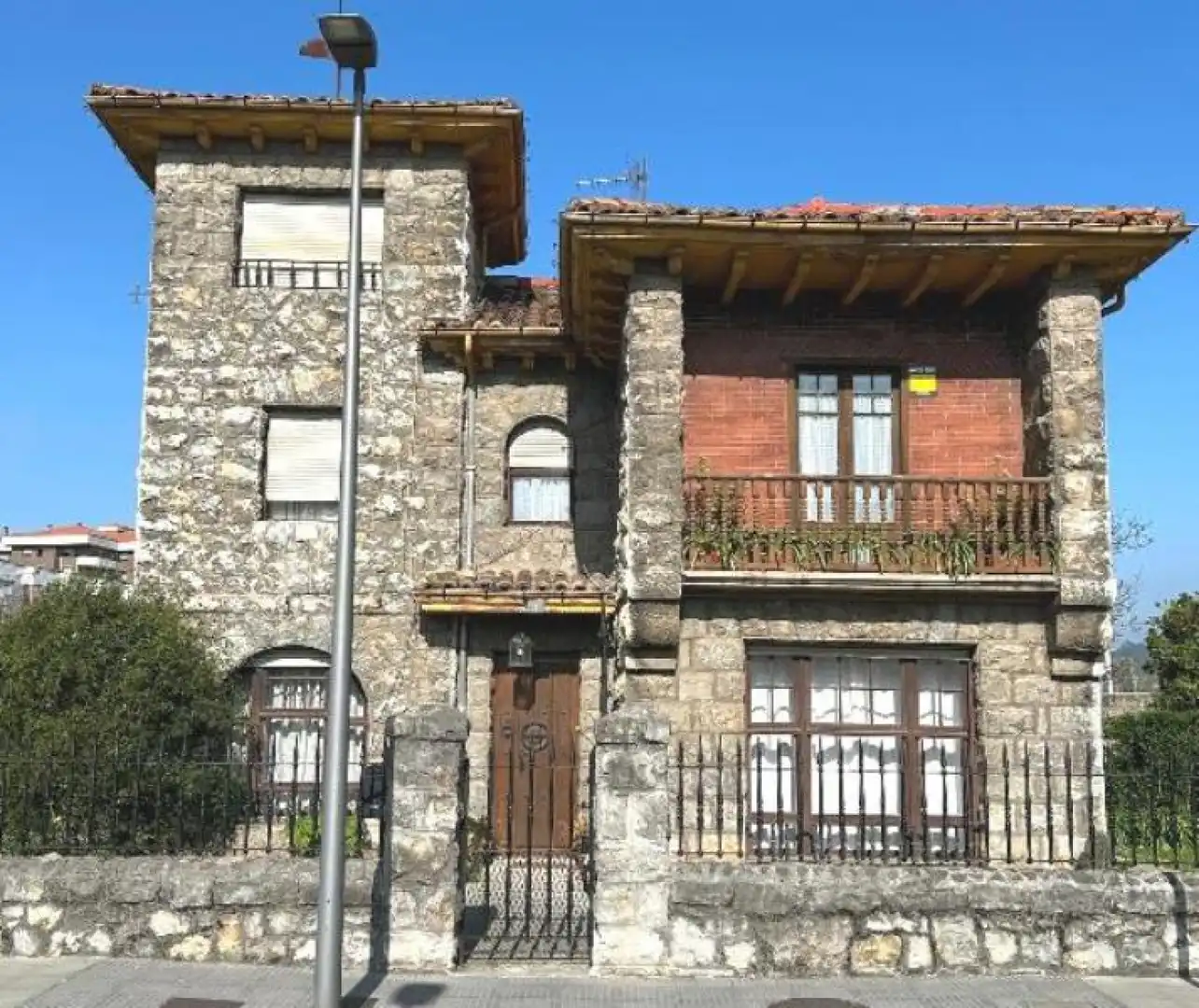 Vista exterior de Casa o chalet en venta en Torrelavega  con Calefacción, Trastero y Balcón