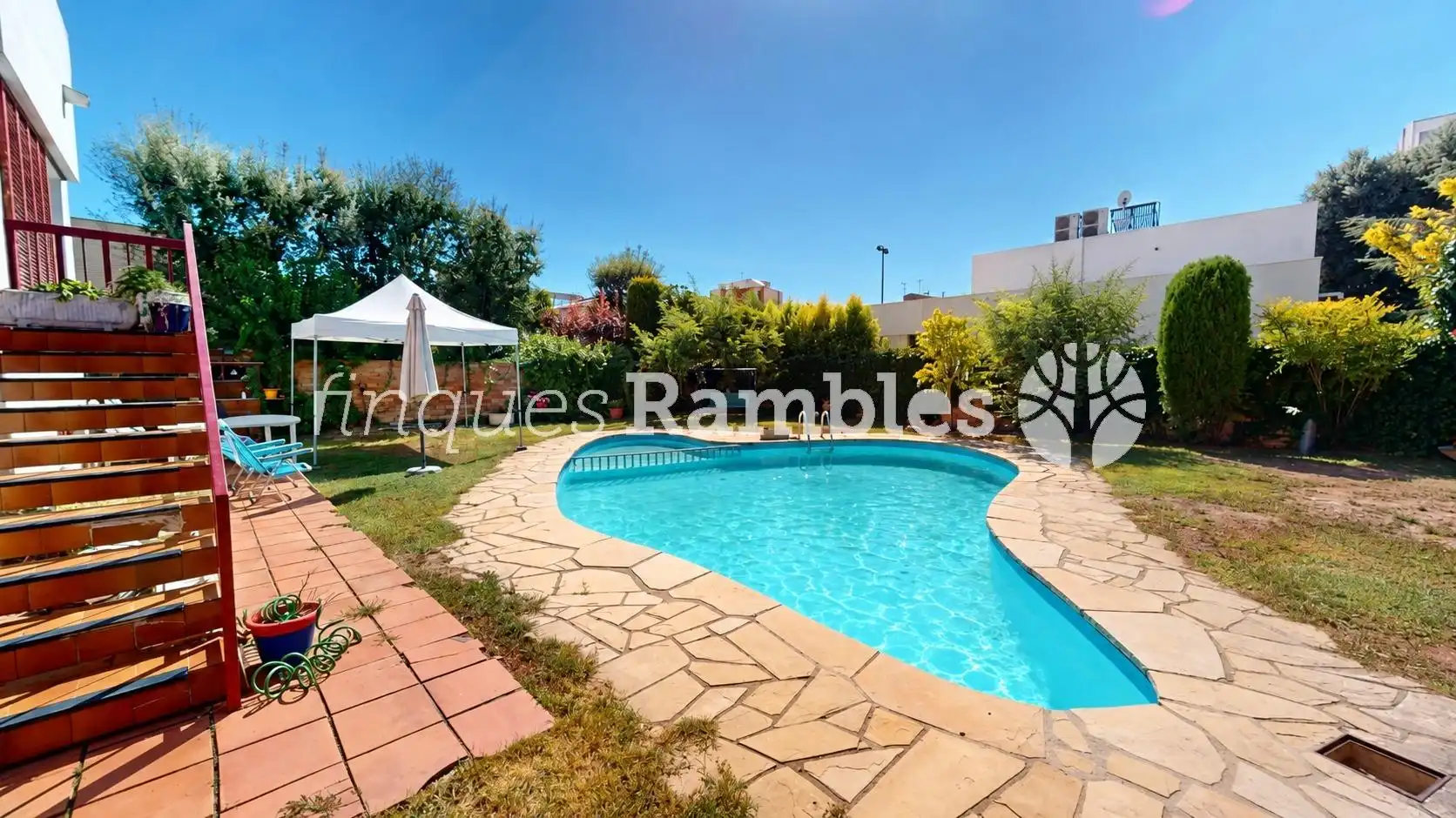 Piscina de Casa o xalet en venda en El Poble Sec