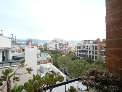 Exterior view of Flat for sale in  Barcelona Capital  with Heating